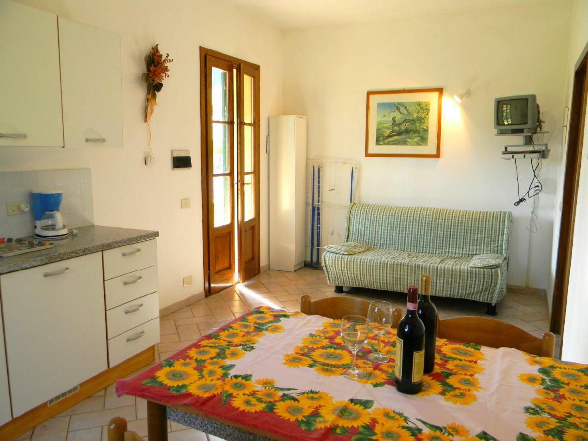 Appartamenti Avanella A 150 Mt Dalla Piscina 150 Mt From Swimming Pool Черталдо Екстериор снимка